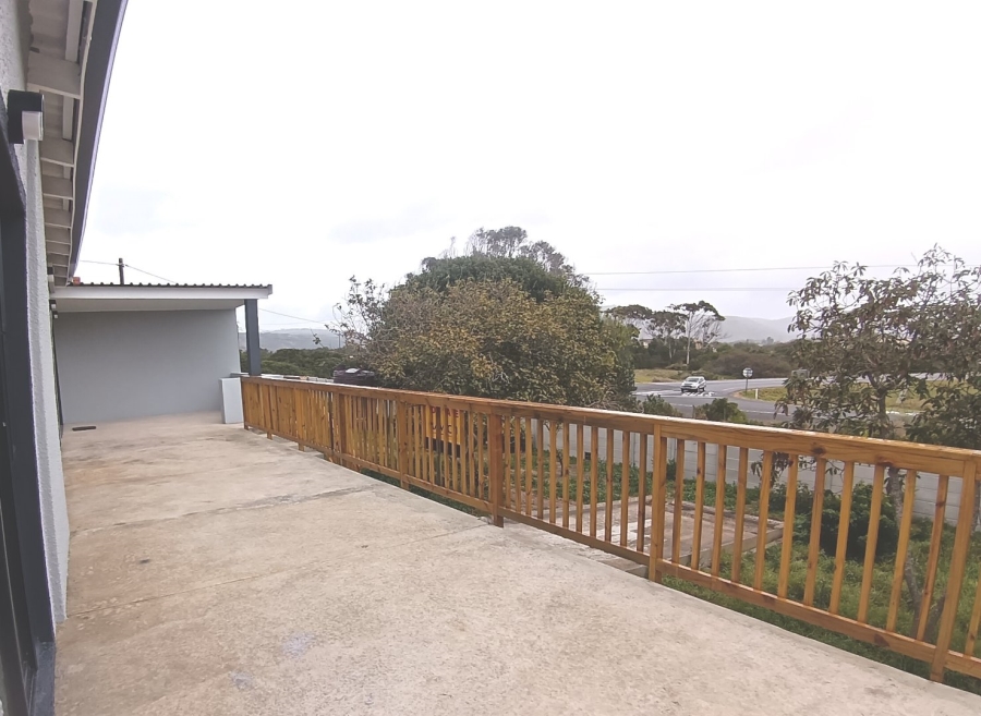 5 Bedroom Property for Sale in Fraaiuitsig Western Cape